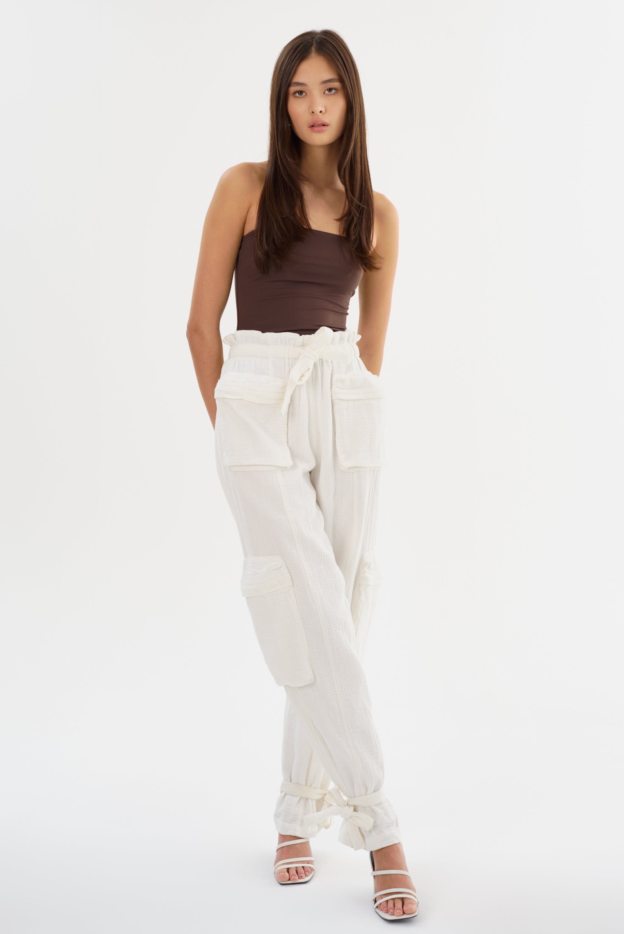 White cotton cargo pants discount