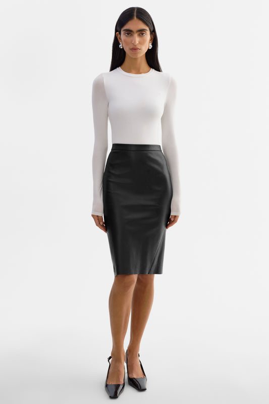 AVANA Jupe droite en cuir noir extensible 