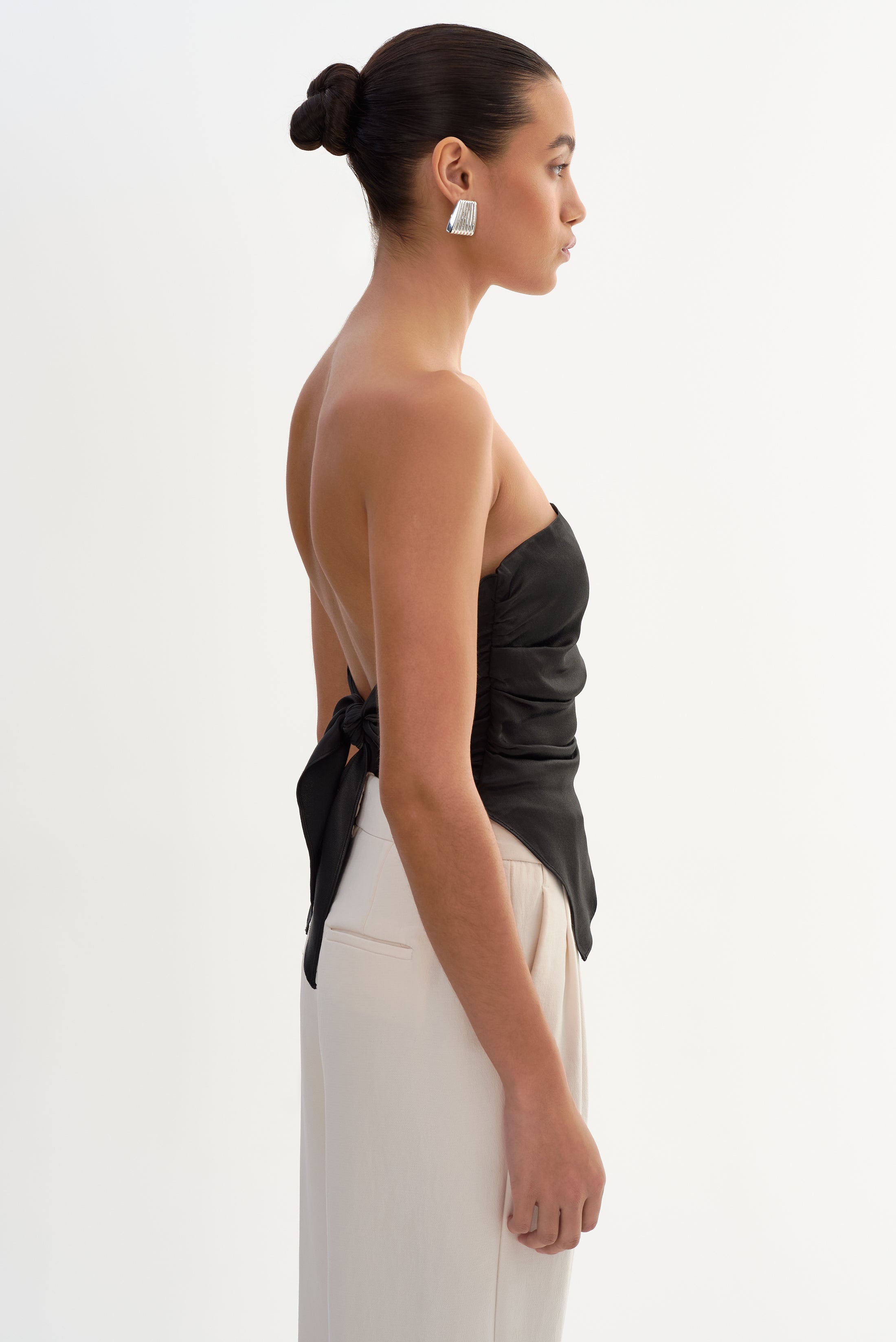 BAILA | Haut asymétrique en satin à nouer