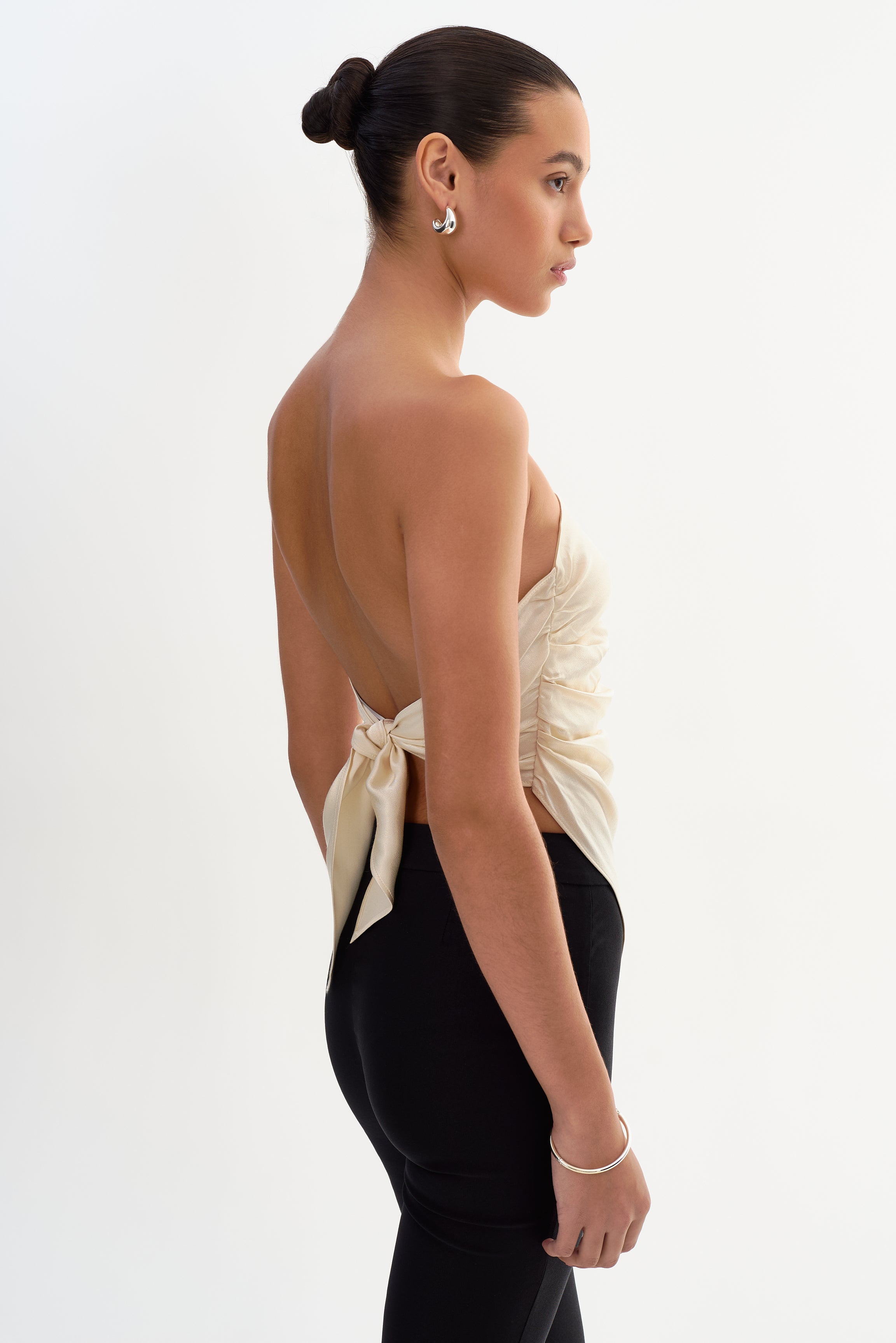 BAILA | Haut asymétrique en satin à nouer