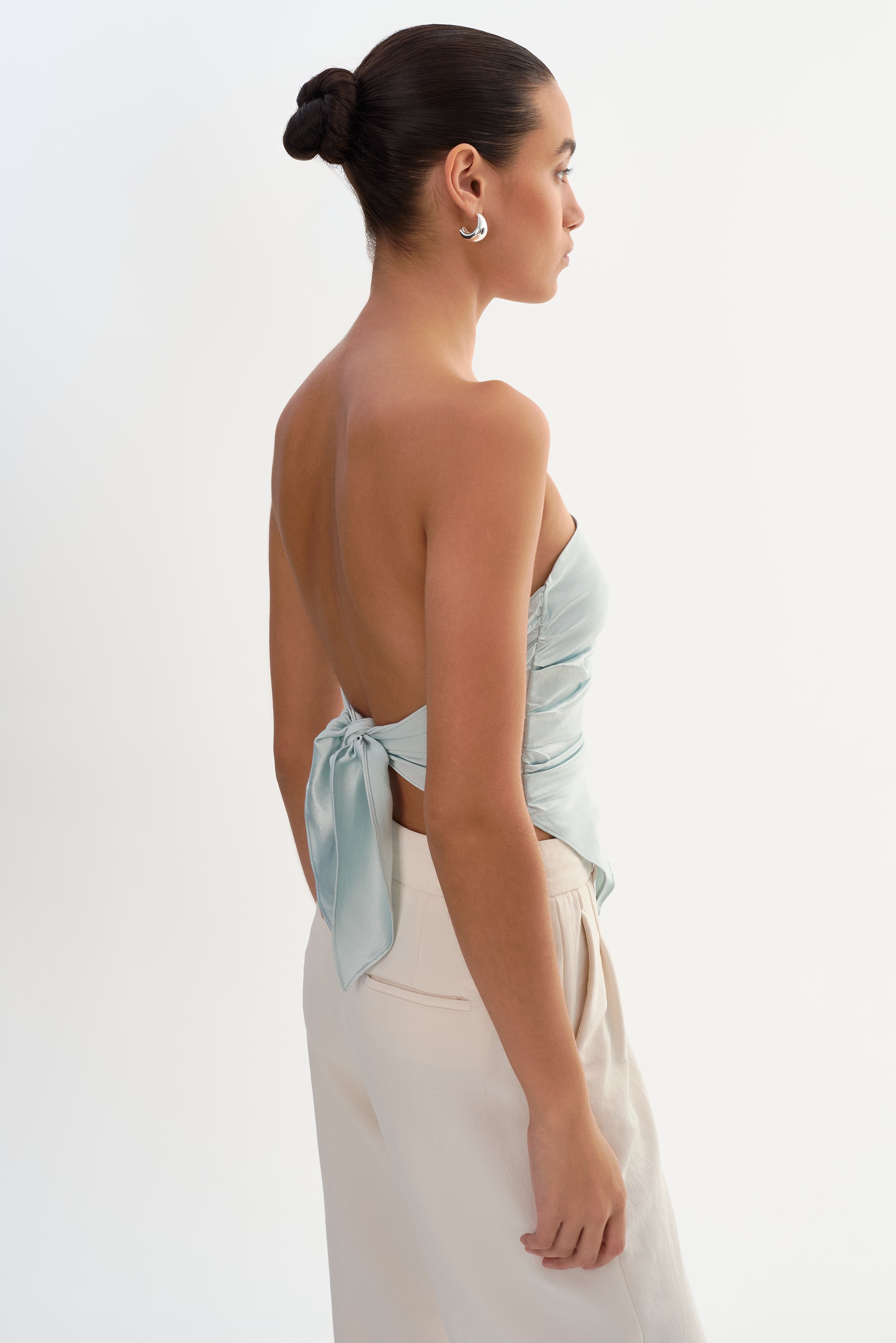 BAILA | Haut asymétrique en satin à nouer