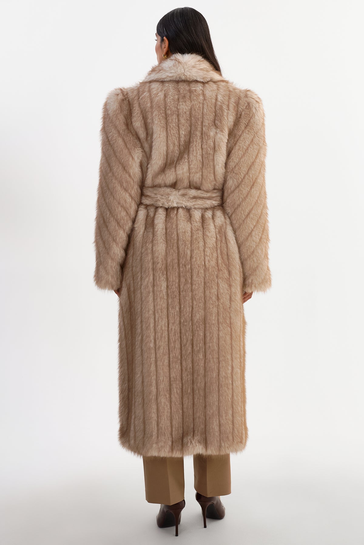 BRIGITTE | Manteau long en fausse fourrure