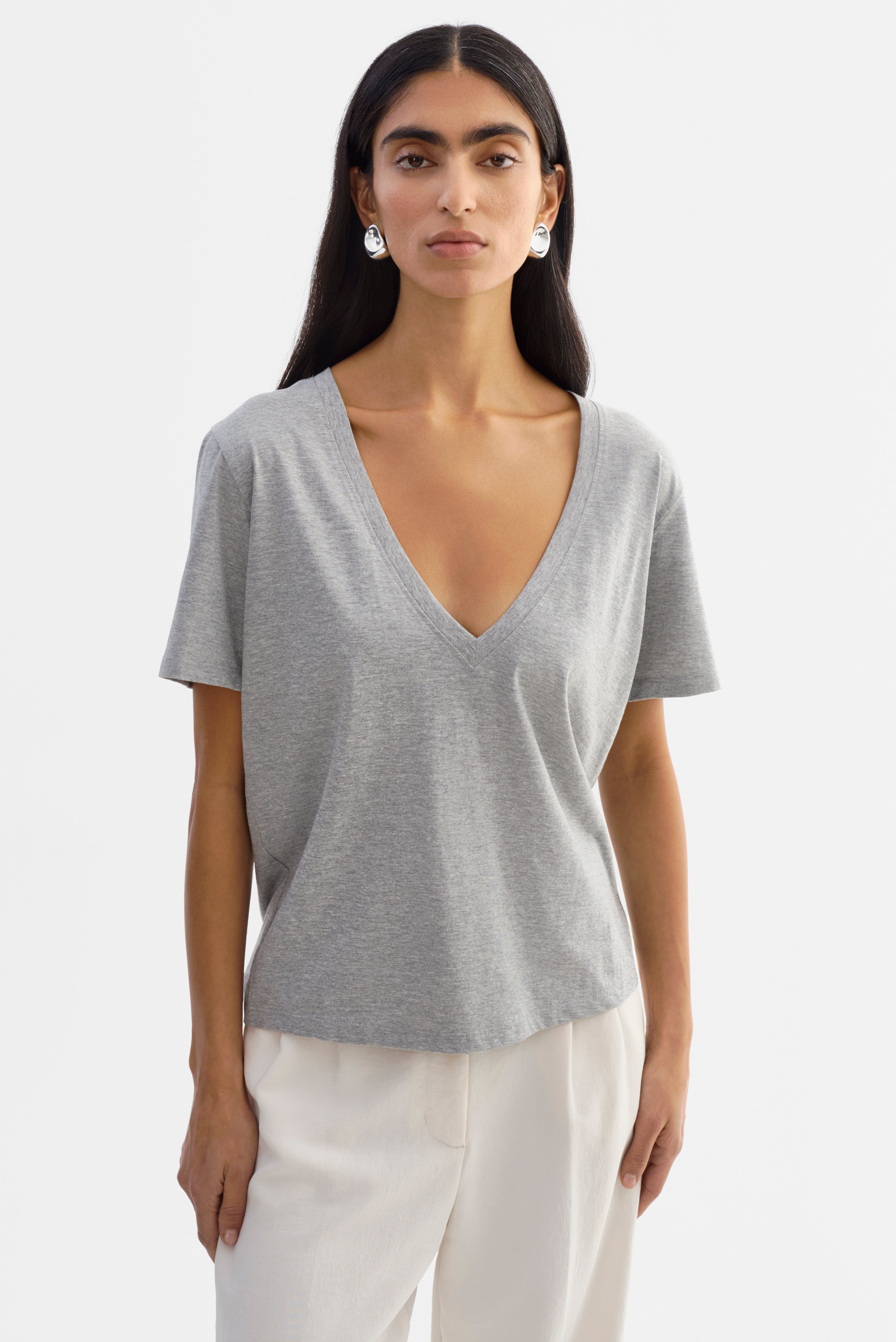 CECILIA | Deep V-neck Tee – LAMARQUE