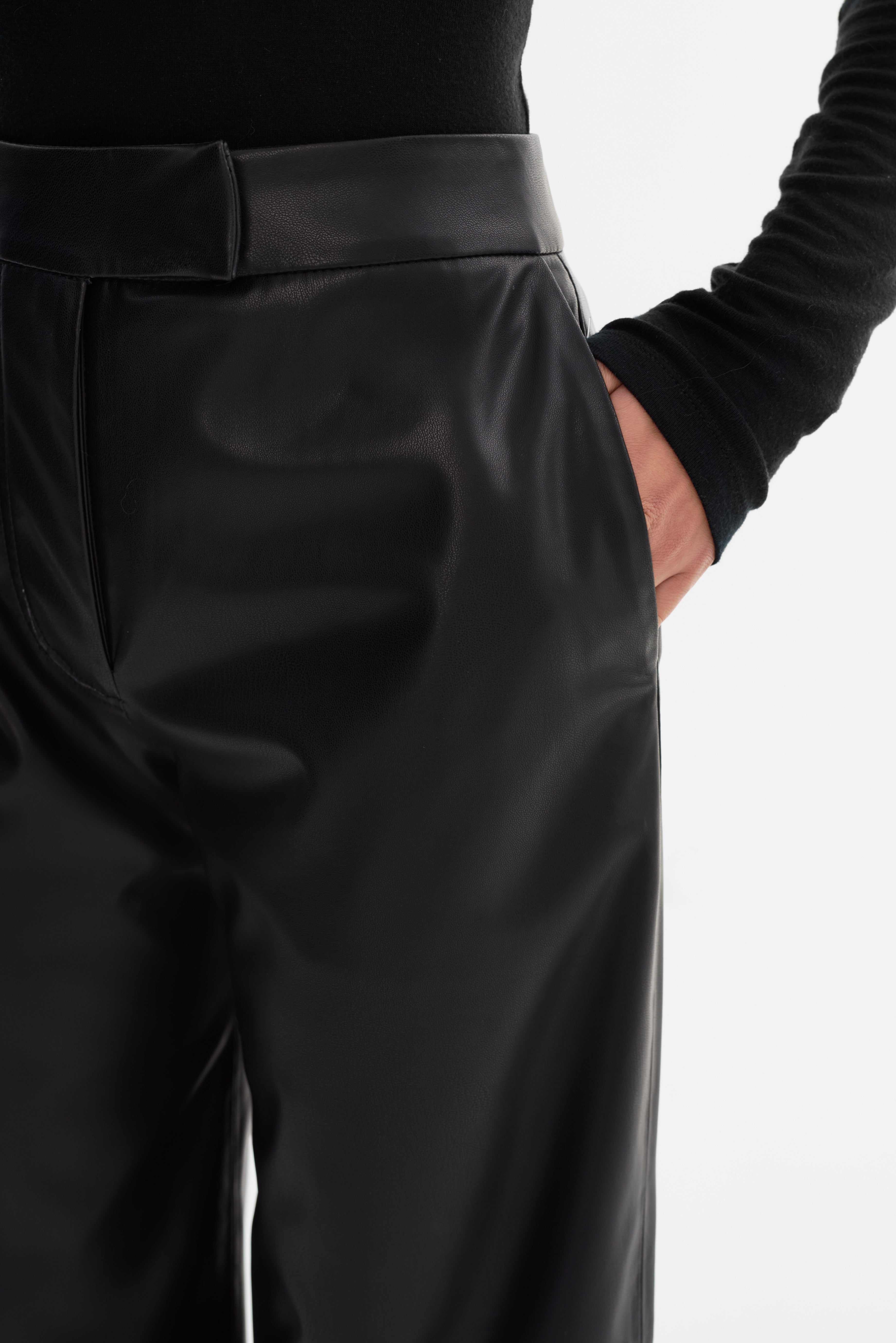 LAEL | Pantalon raccourci en similicuir