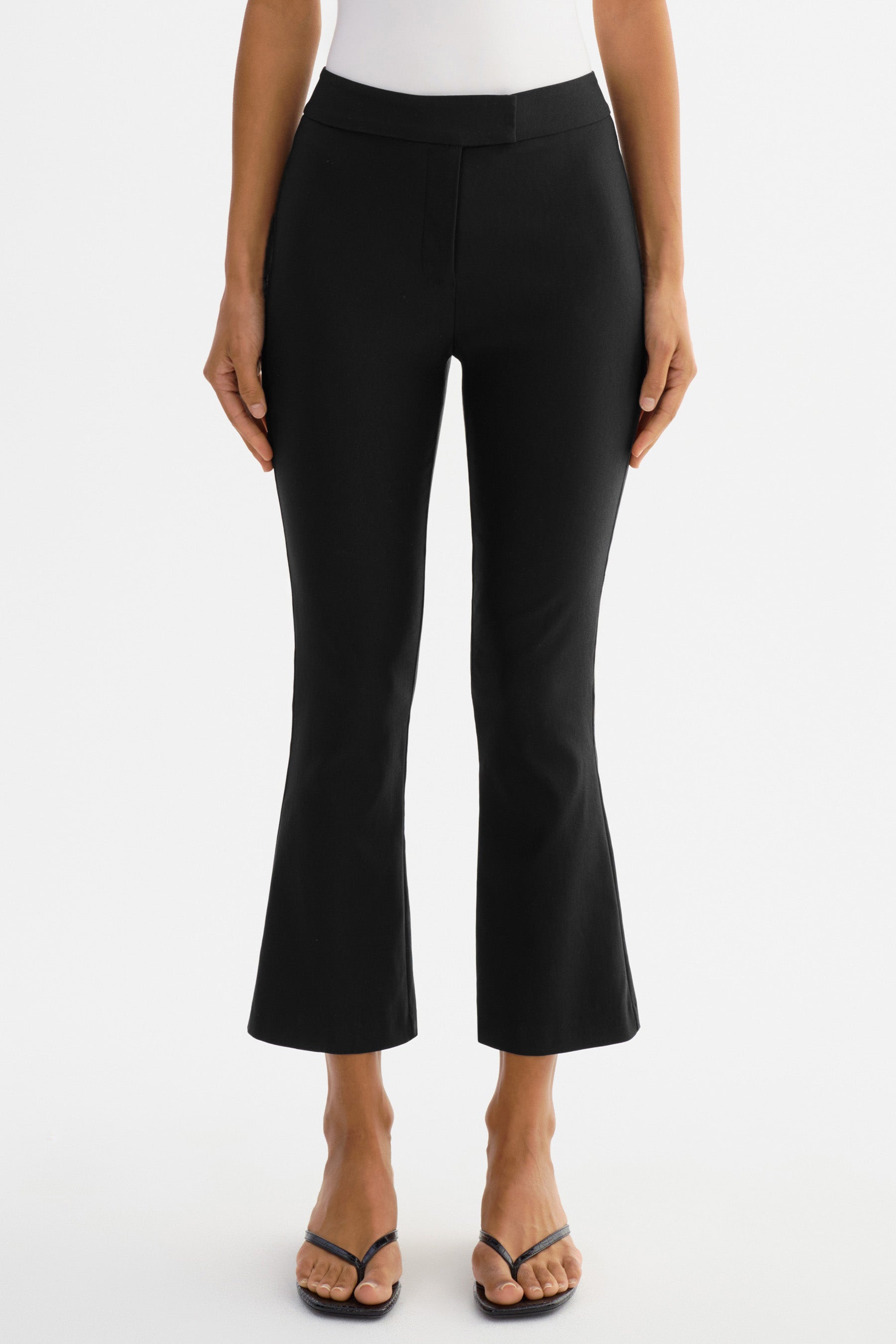 NORA | Pantalon court évasé en twill stretch