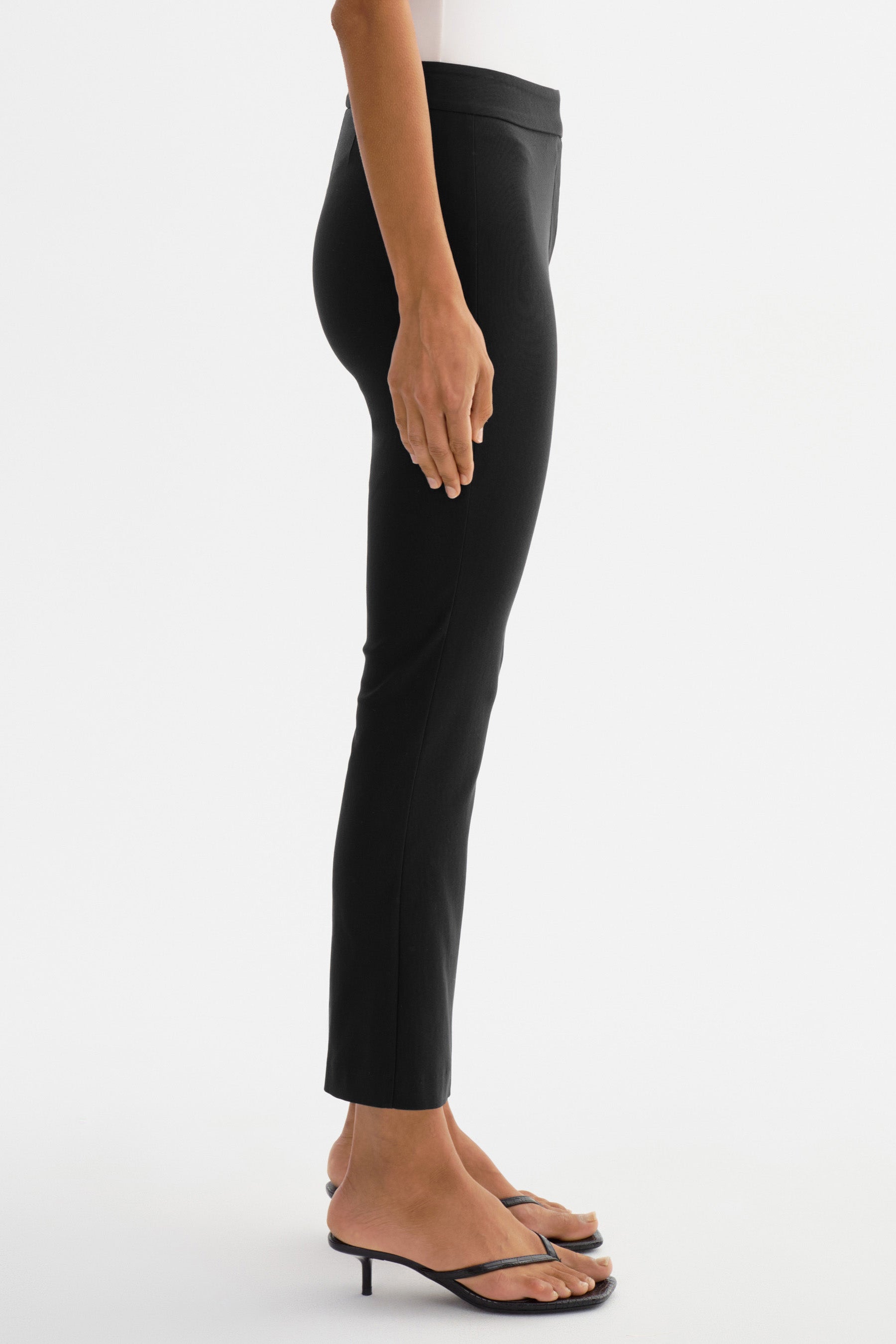 NORA | Pantalon court évasé en twill stretch