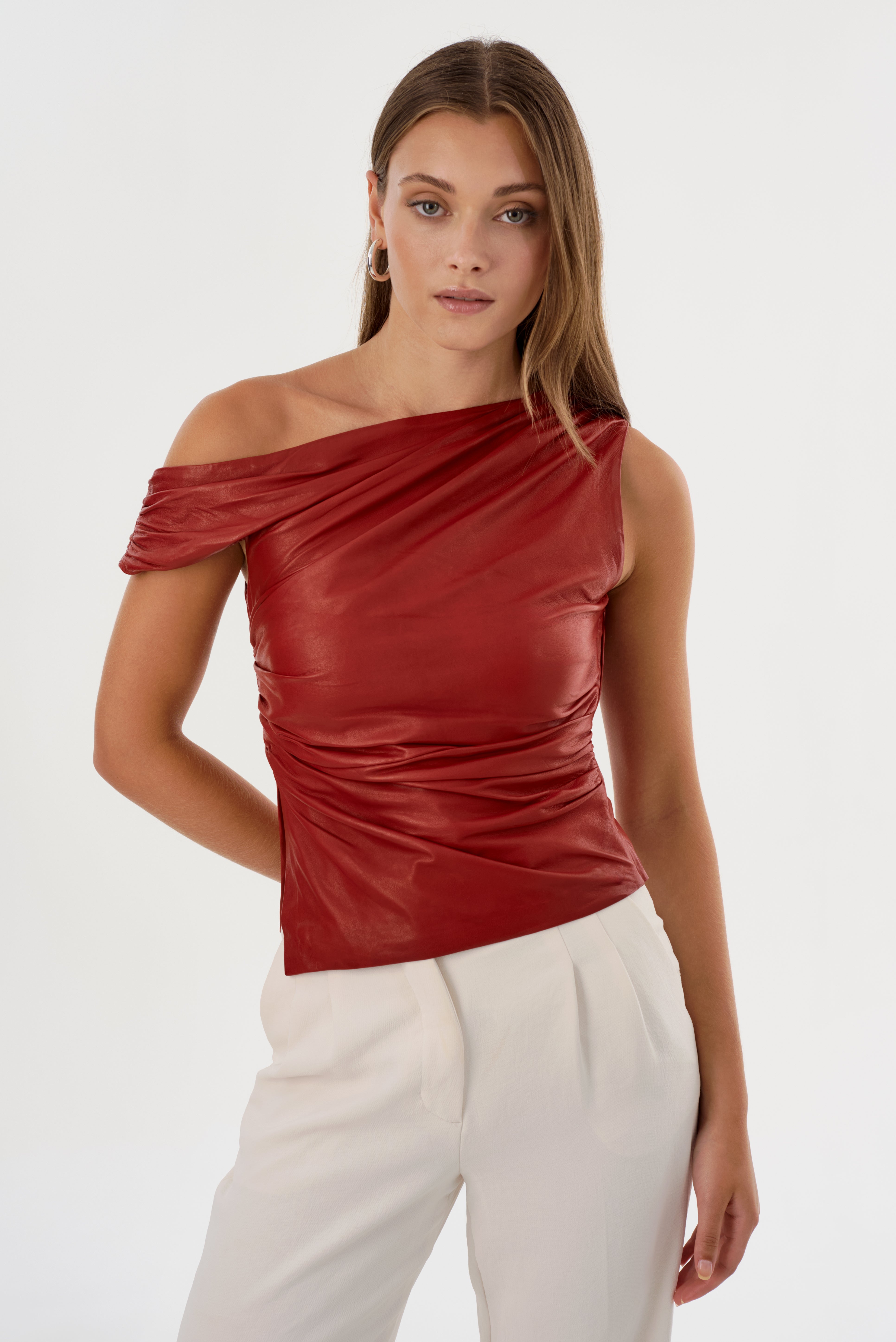 SANNE | Haut drapé en cuir