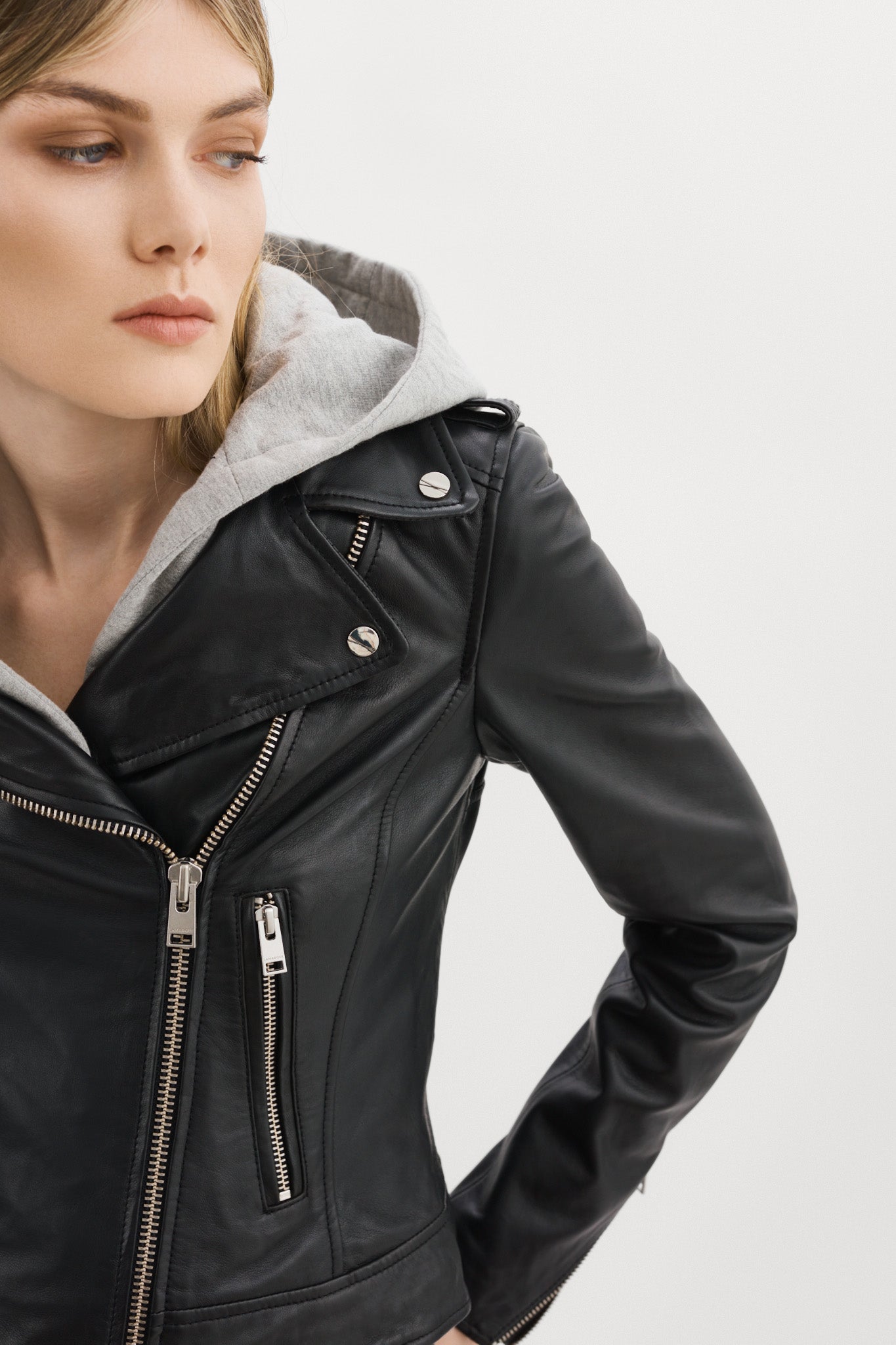 HOLY | Veste moto en cuir avec capuchon amovible