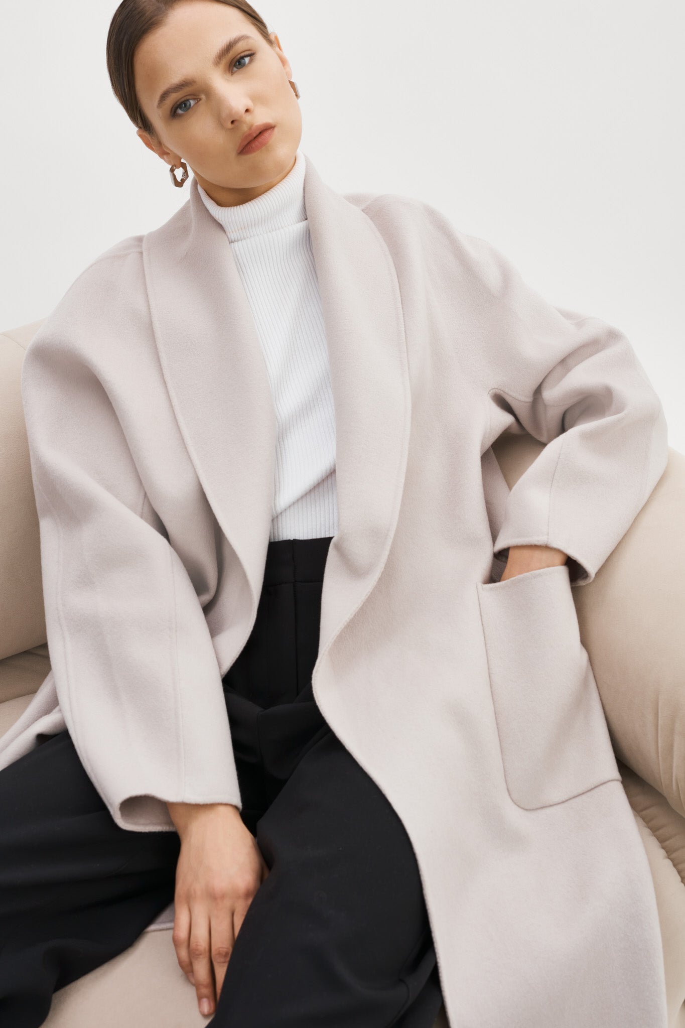 THARA Manteau en laine à col châle